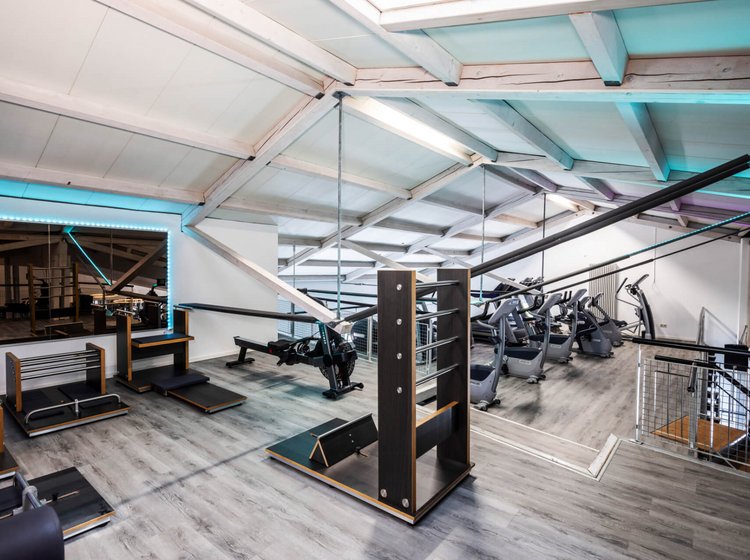 Fitnessstudio Tobi's Gym von oben mit Geräten